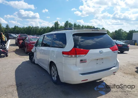 2013 Toyota Sienna Le V6 8 Passenger from USA, damaged, VIN 5TDKK3DC5DS304288